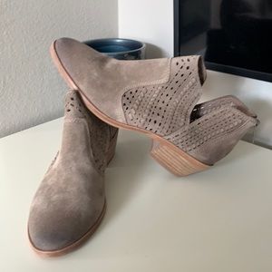 Vince Camuto leather ankle booties sz 8